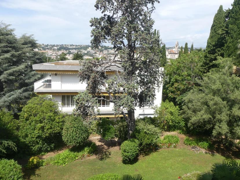 thumbnail of estate's photo
